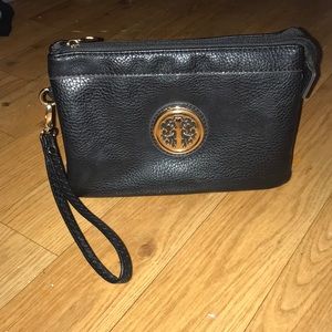 Large wristlet